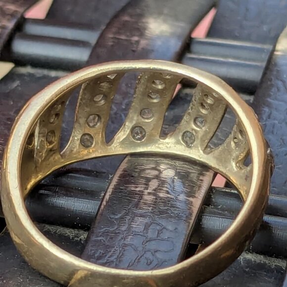 Elegant 10K Gold & Diamond Accent Ring - Picture 3 of 3